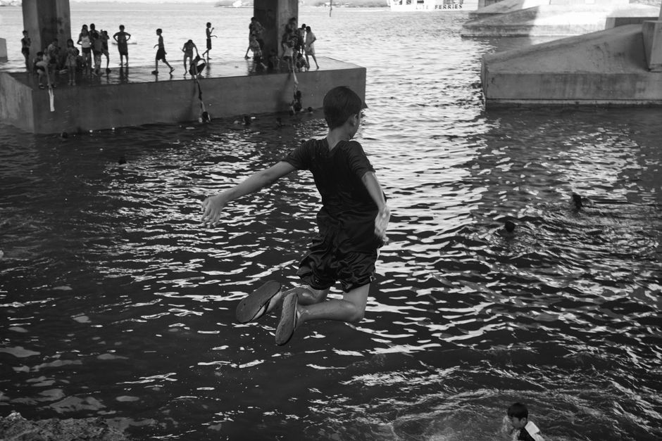 Friday’s Leap Under a Lunar Shift: Aquarius Echoes