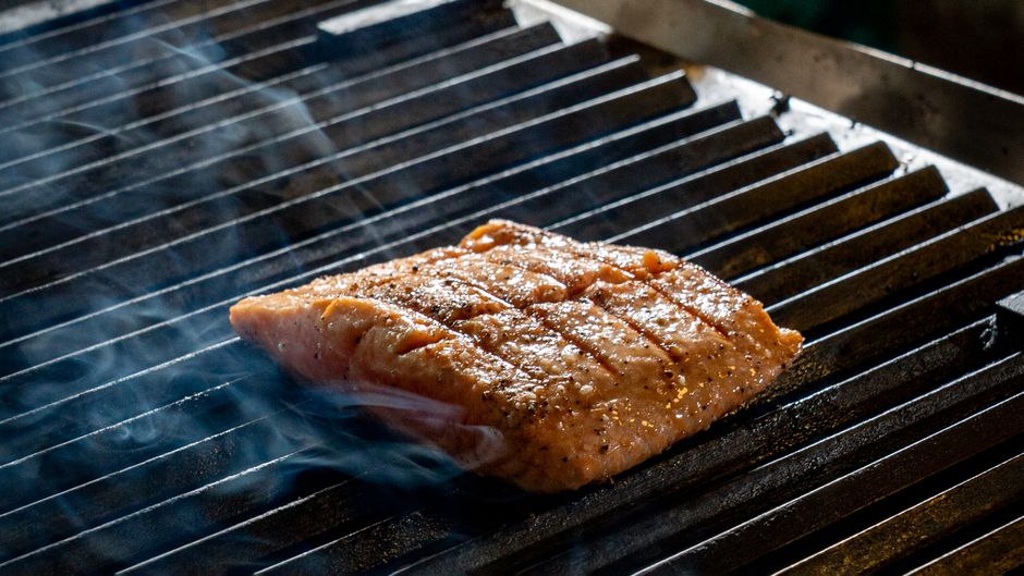 Riverwalk Grill in Brooklyn Focuses Summer Menu on Local New York Seafood