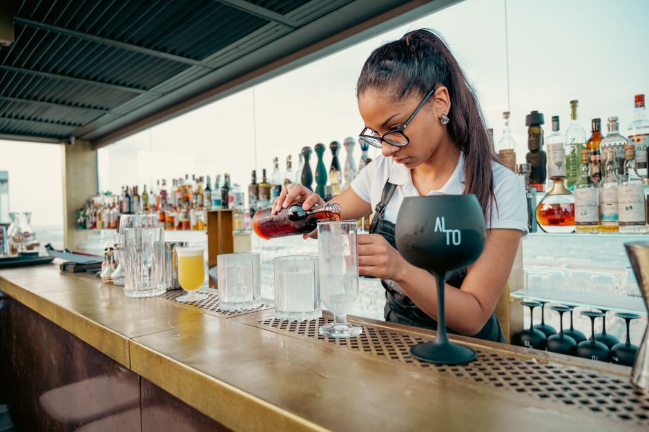 Williamsburg’s Zoli Adds Rooftop Bar, Expands Seafood Menu