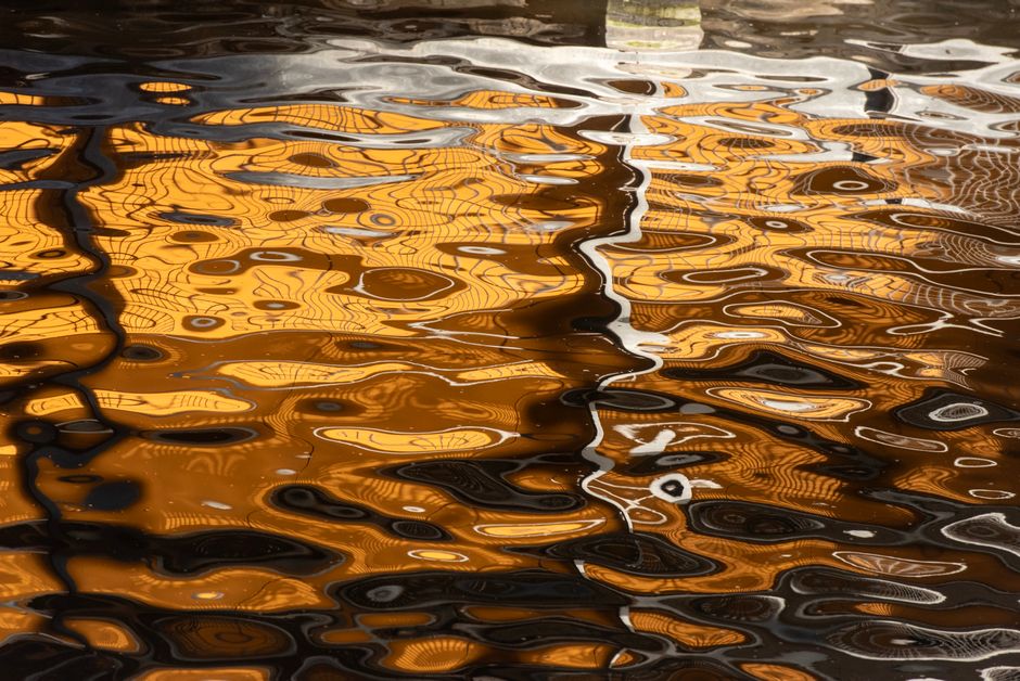 Saturday’s Reflections: Mercury and Mars Spice Up Conversations