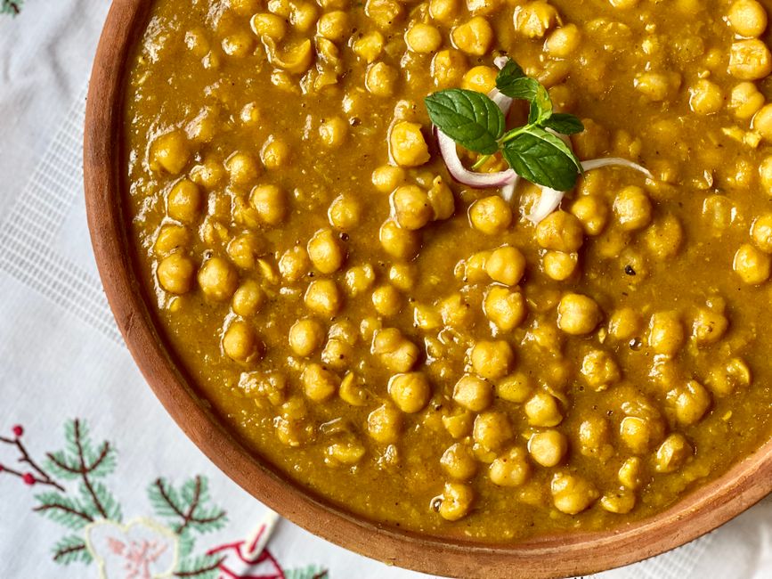 A Chickpea Curry With 17,000 Reviews, Built From Cans